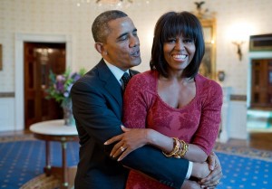 Barack-Michelle-Obama-Happy-New-Year-Hug